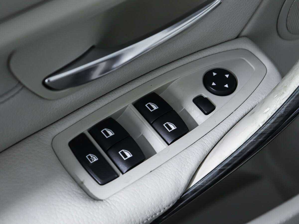 BMW 3 серии с пробегом — 2012 год. Фото: #15