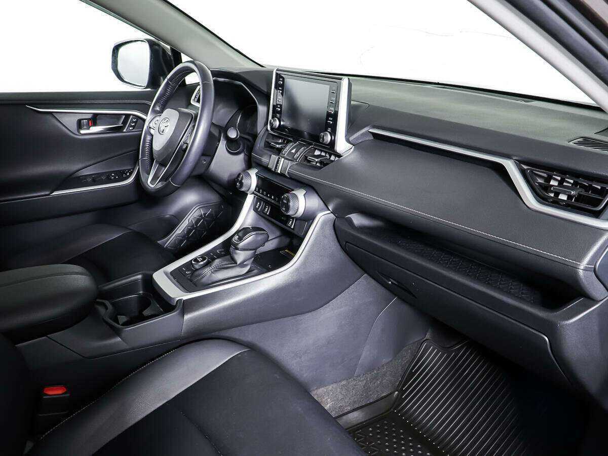 Toyota RAV4 с пробегом — 2019 год. Фото: #8