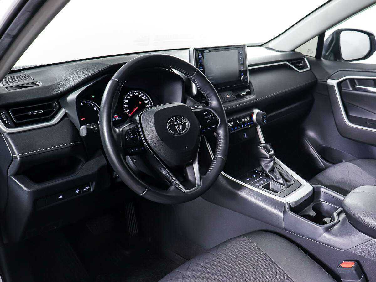 Toyota RAV4 с пробегом — 2020 год. Фото: #13