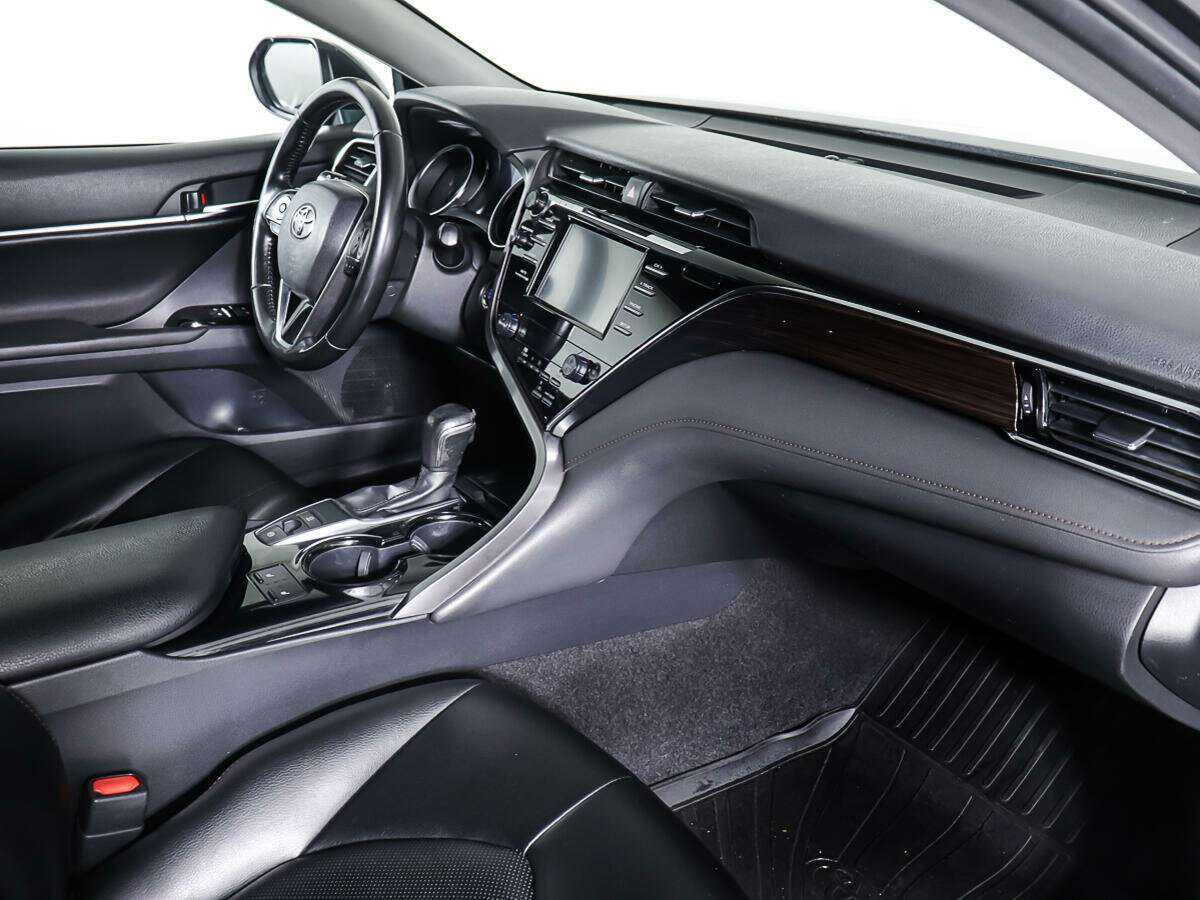 Toyota Camry с пробегом — 2018 год. Фото: #8
