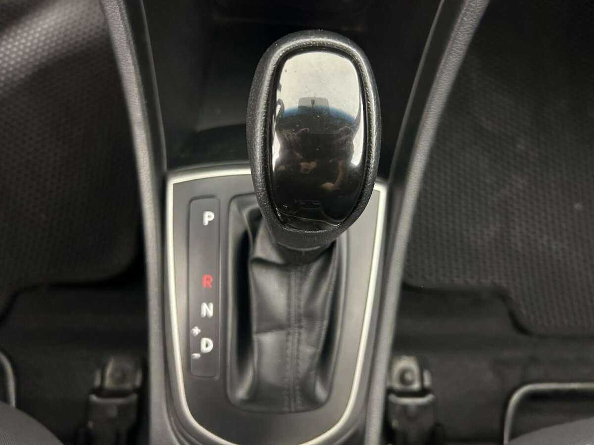 Hyundai Solaris с пробегом — 2015 год. Фото: #12