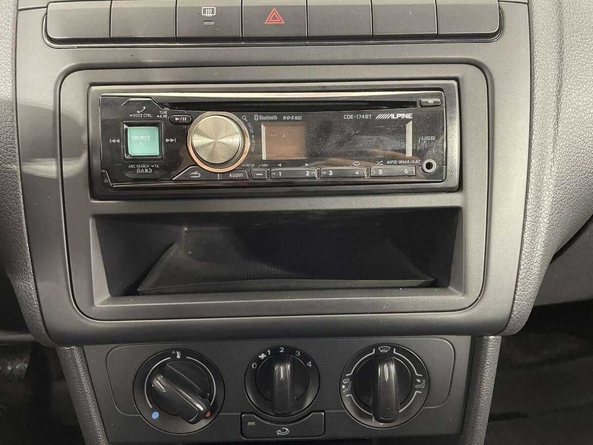 Volkswagen Polo с пробегом — 2013 год. Фото: #11