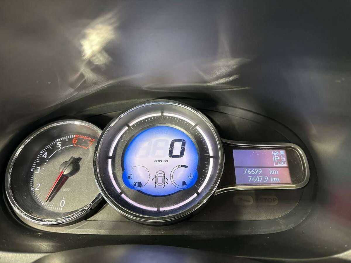 Renault Fluence с пробегом — 2014 год. Фото: #10