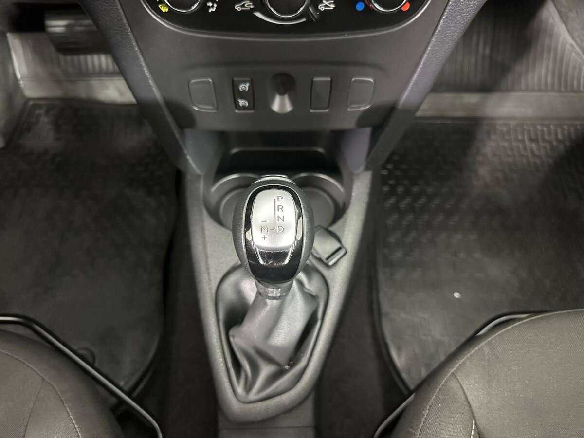 Renault Sandero с пробегом — 2019 год. Фото: #11