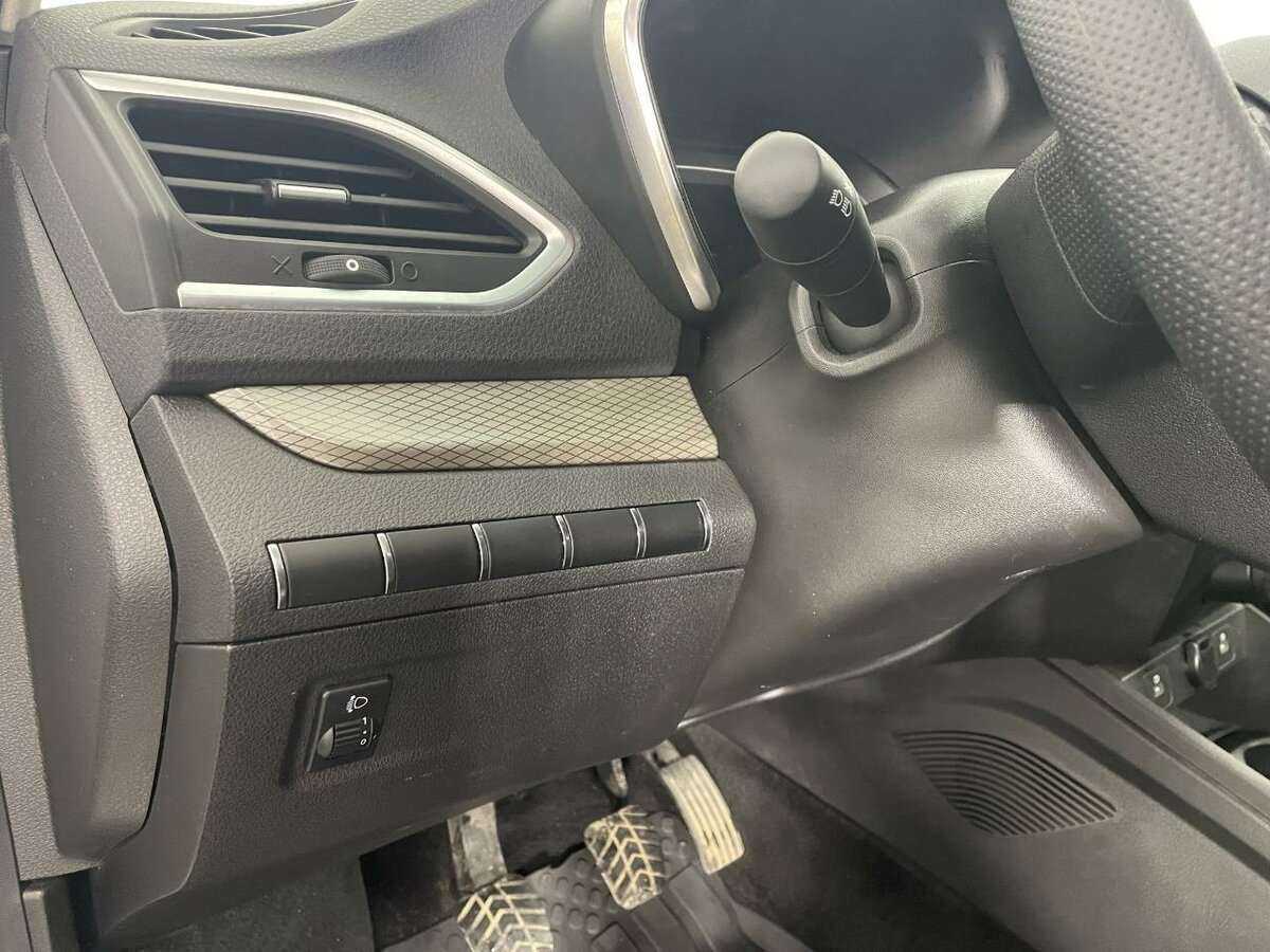 Lada (ВАЗ) Vesta с пробегом — 2023 год. Фото: #8