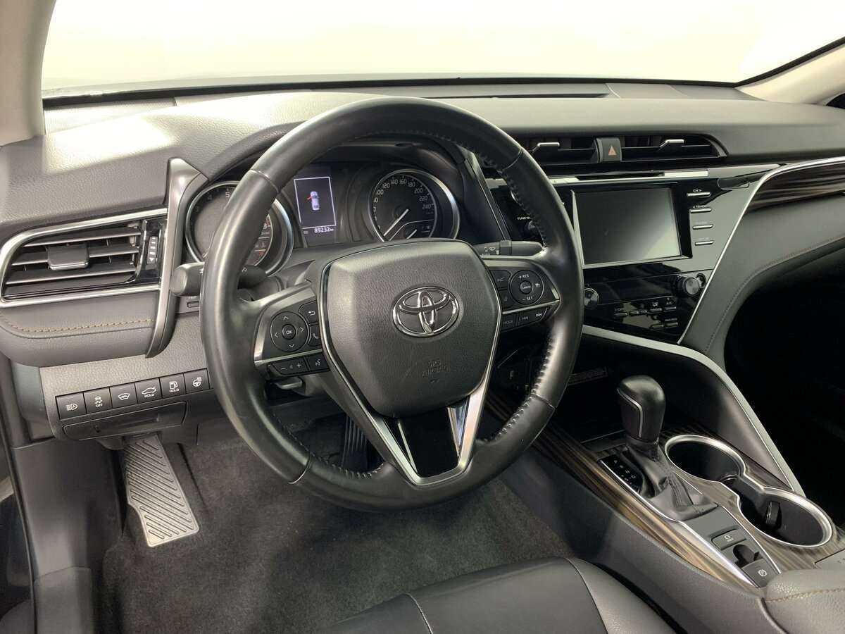 Toyota Camry с пробегом — 2019 год. Фото: #16