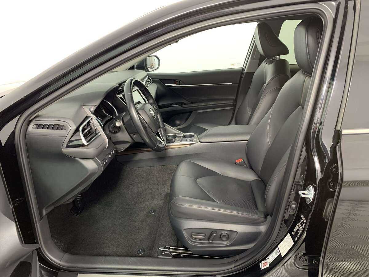 Toyota Camry с пробегом — 2019 год. Фото: #13