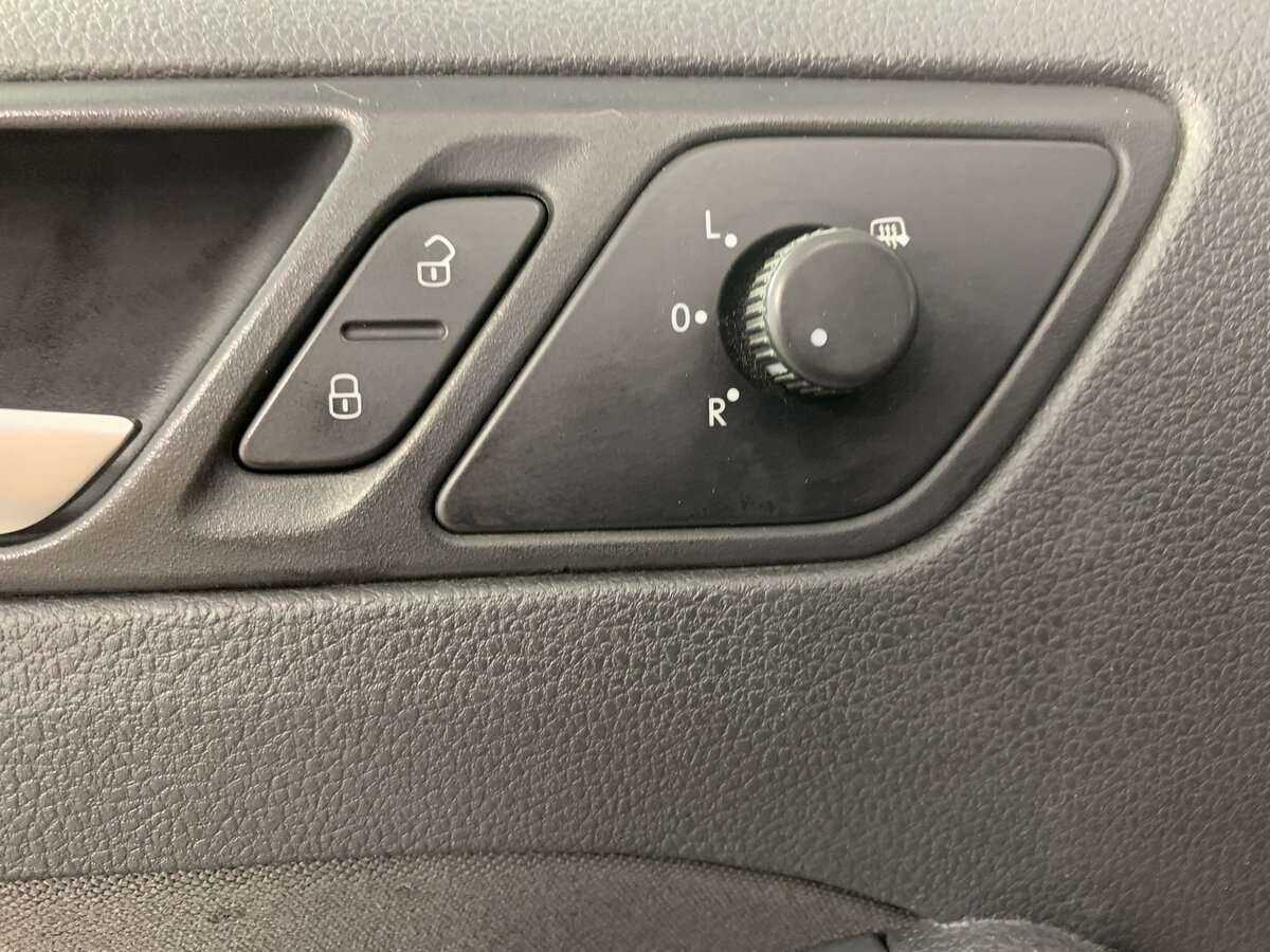 Volkswagen Jetta с пробегом — 2013 год. Фото: #16