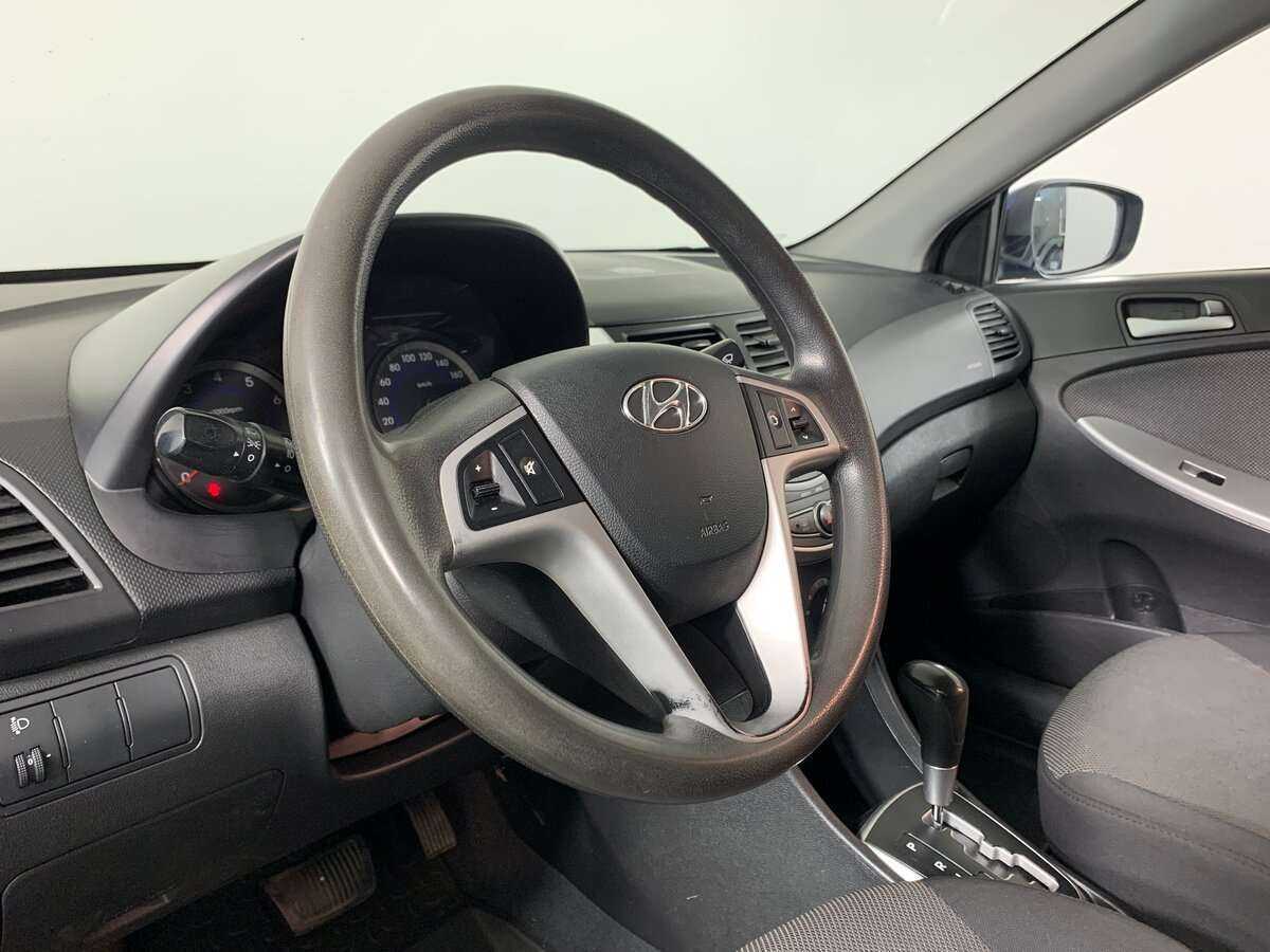 Hyundai Solaris с пробегом — 2013 год. Фото: #8