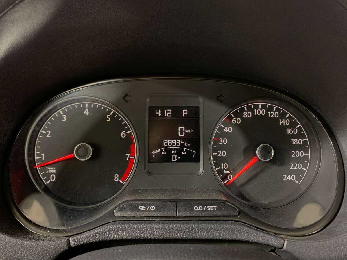 Volkswagen Polo с пробегом — 2015 год. Фото: #11