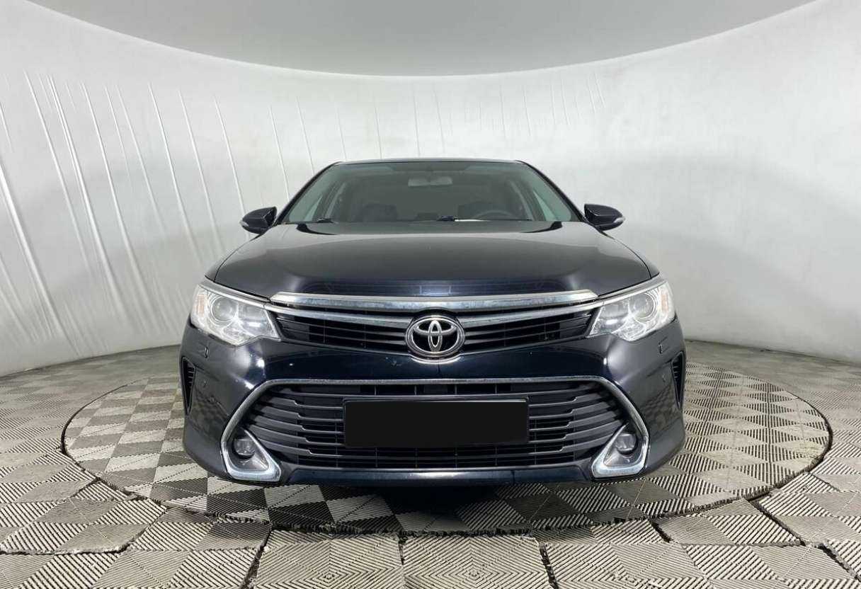 Toyota Camry с пробегом — 2017 год. Фото: #1