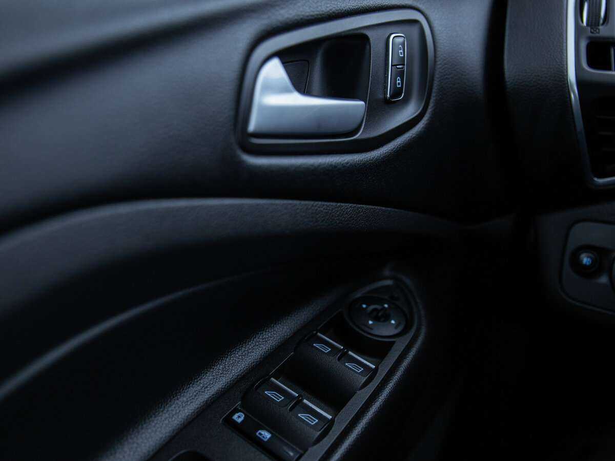 Ford Kuga с пробегом — 2015 год. Фото: #14