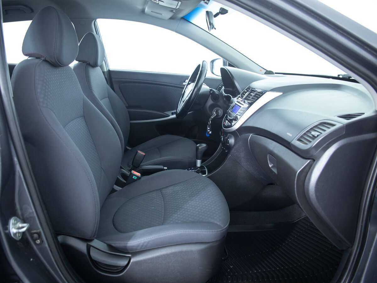 Hyundai Solaris с пробегом — 2013 год. Фото: #9