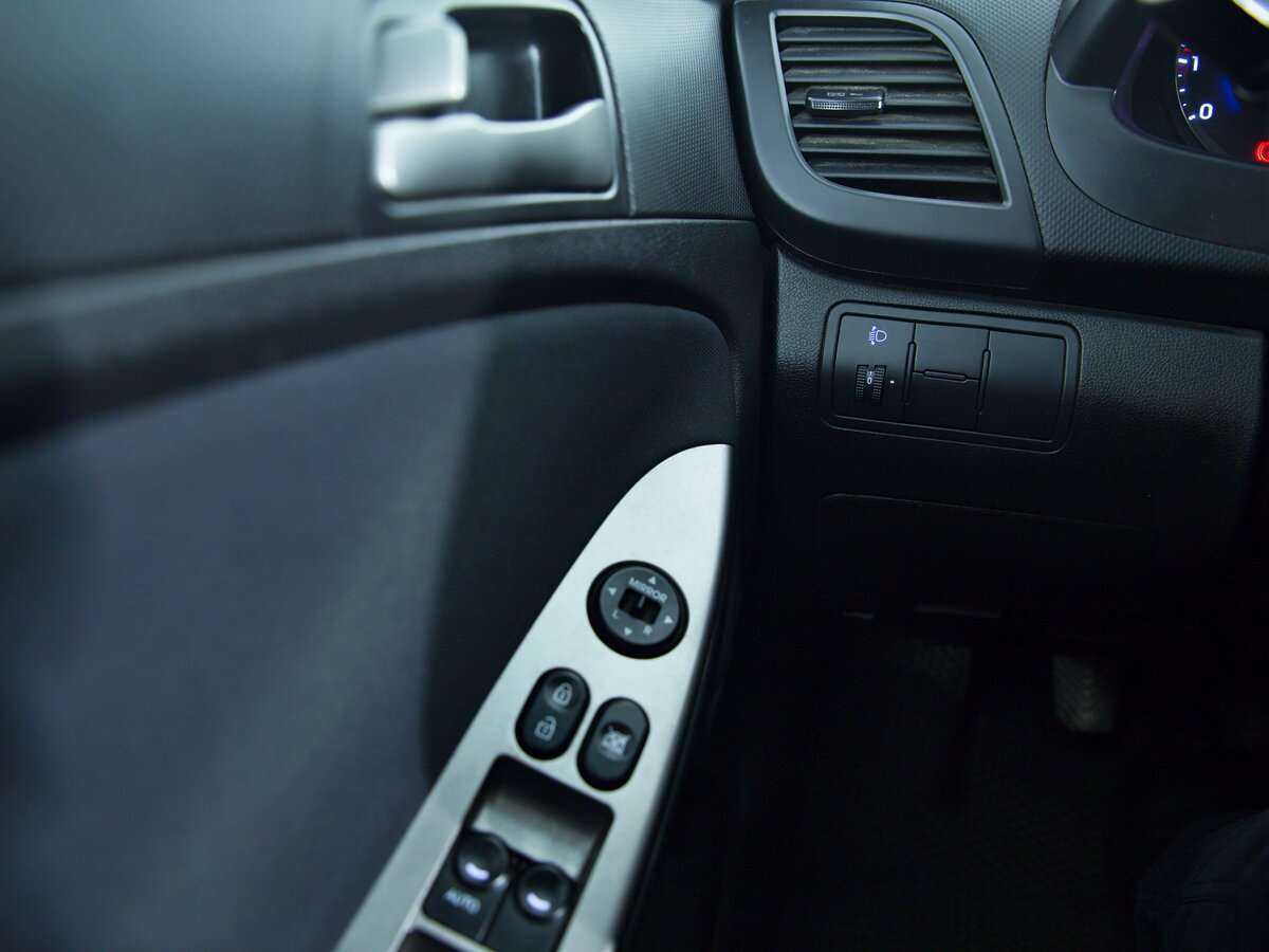 Hyundai Solaris с пробегом — 2015 год. Фото: #11