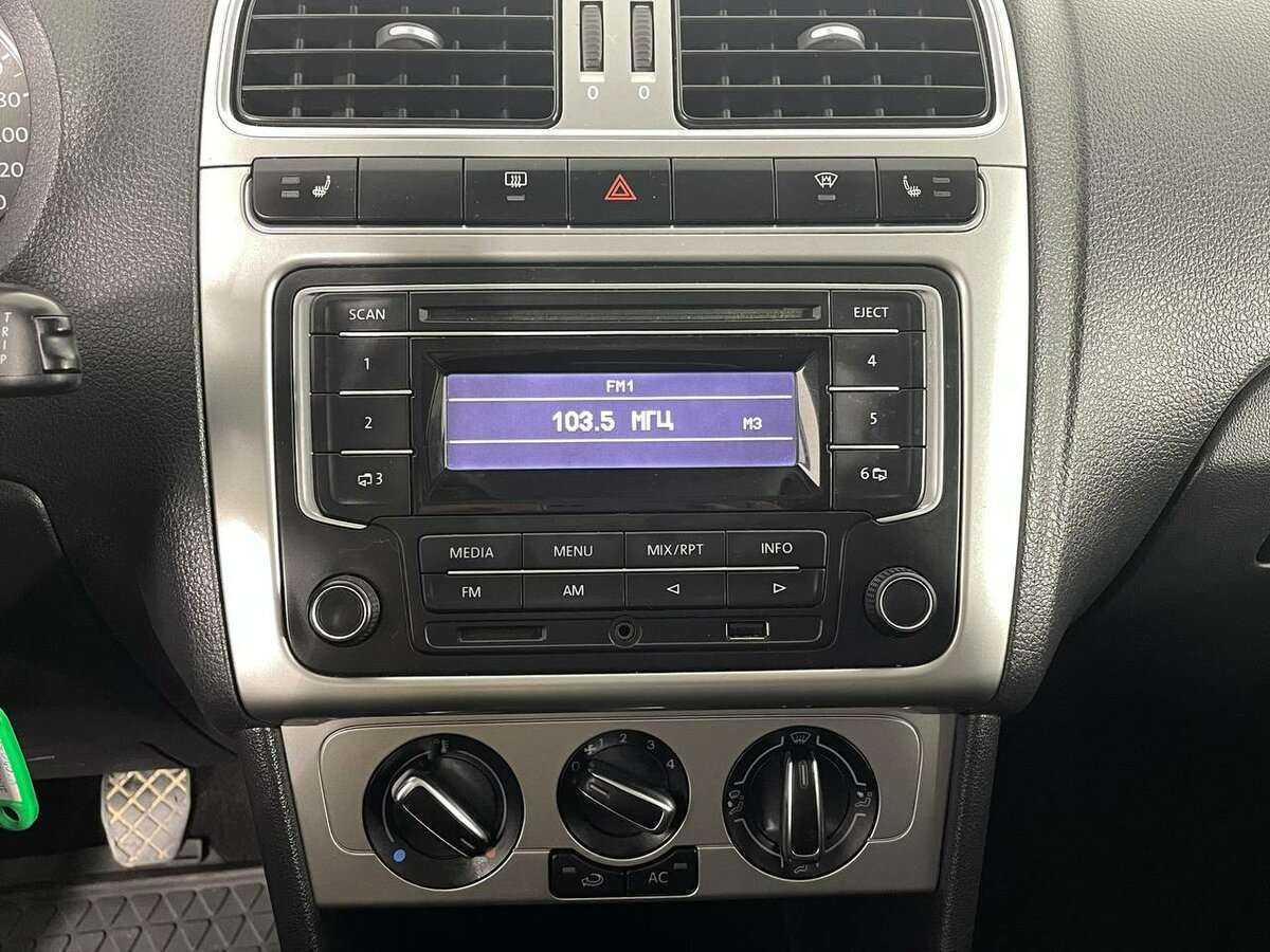 Volkswagen Polo с пробегом — 2013 год. Фото: #12