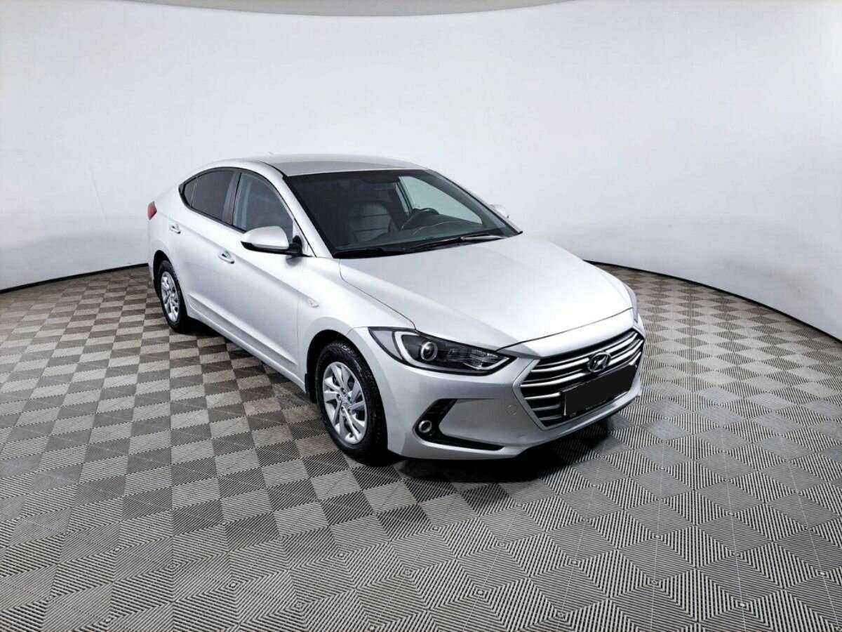 Hyundai Elantra с пробегом — 2017 год. Фото: #2