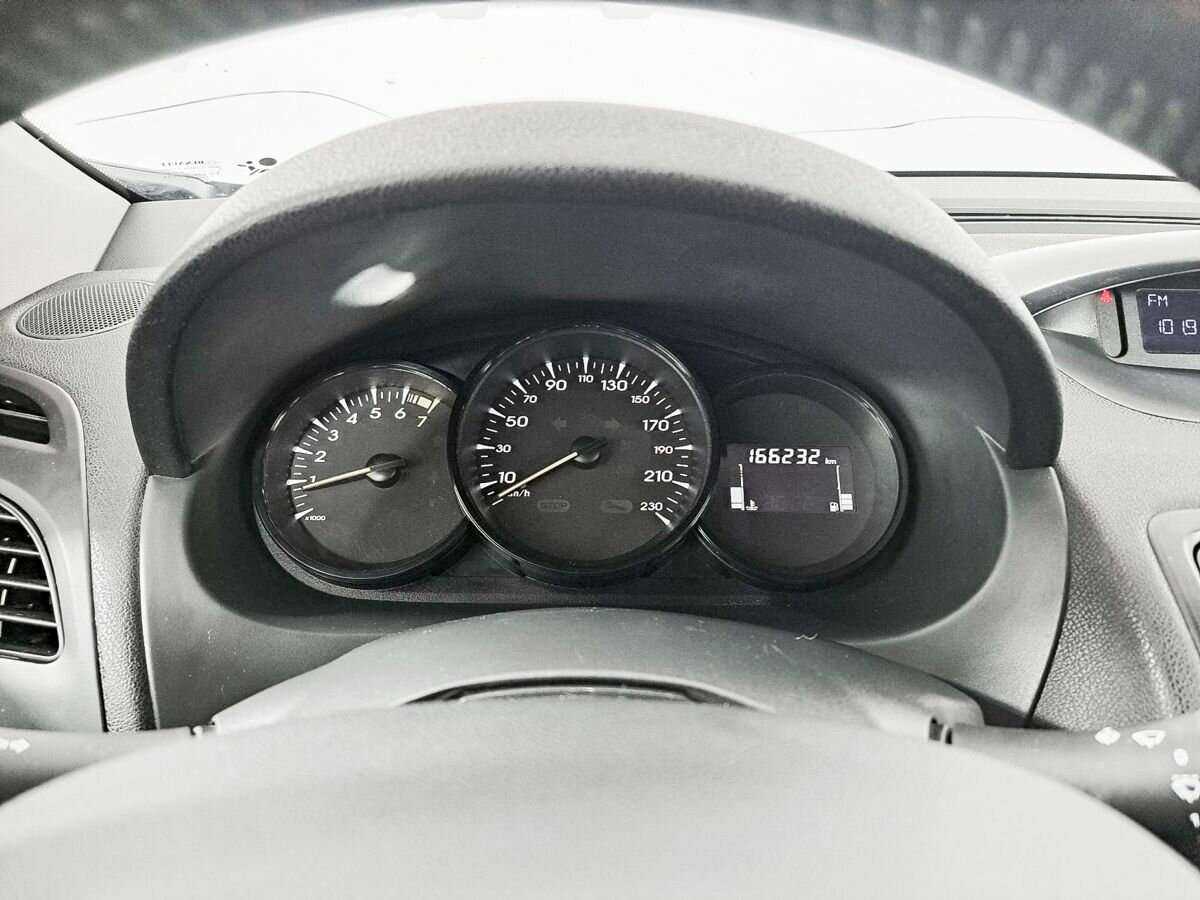 Renault Fluence с пробегом — 2012 год. Фото: #10