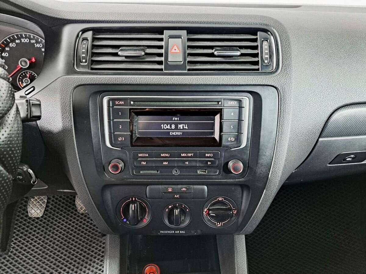 Volkswagen Jetta с пробегом — 2014 год. Фото: #14