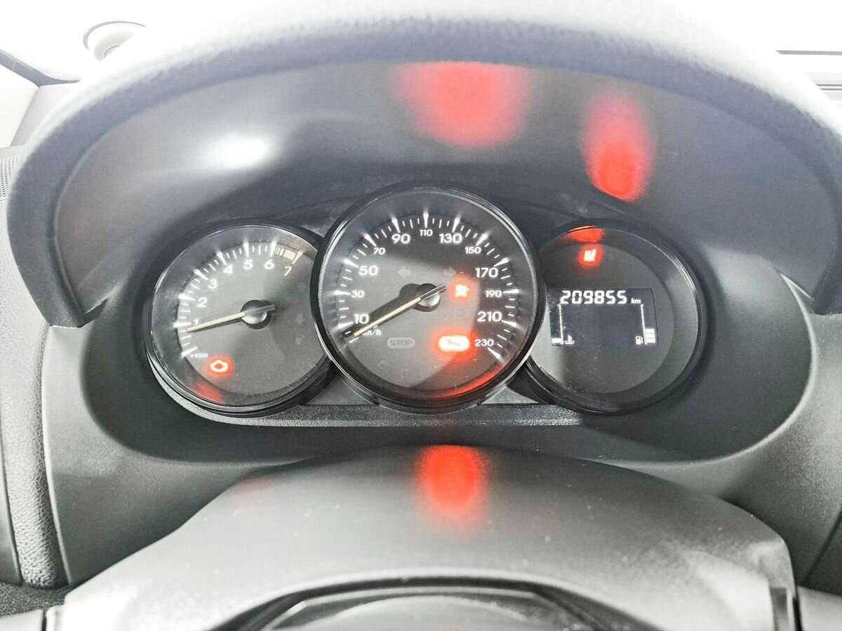 Renault Fluence с пробегом — 2012 год. Фото: #10