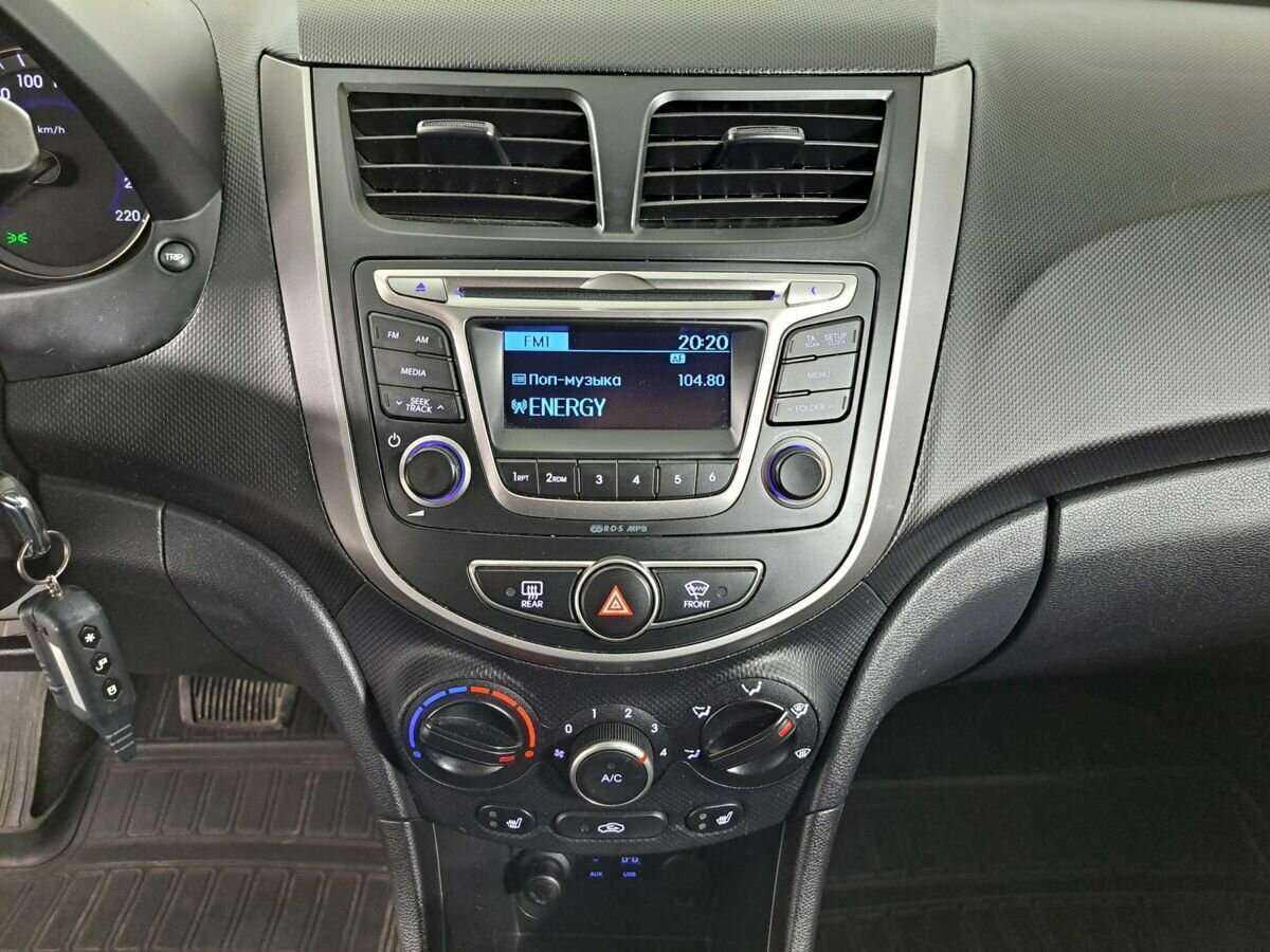 Hyundai Solaris с пробегом — 2014 год. Фото: #12