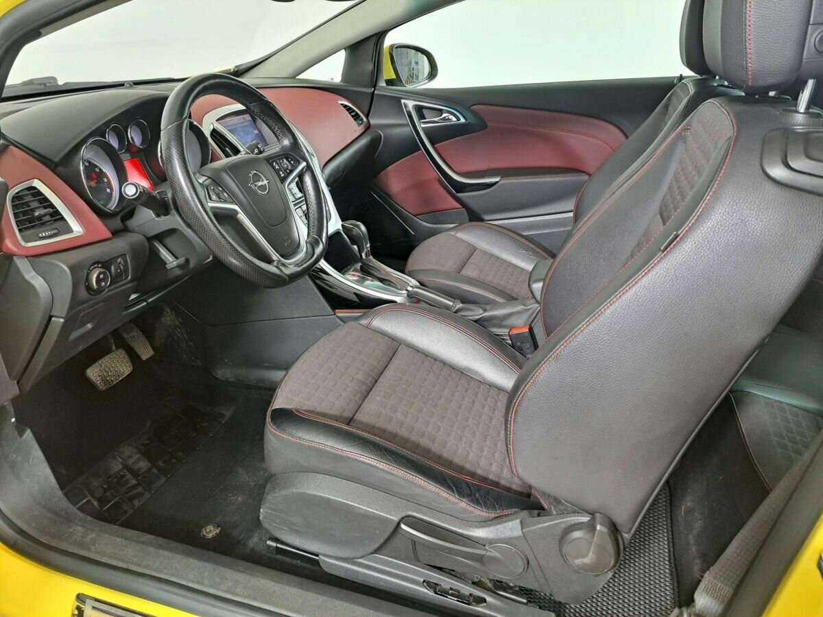 Opel Astra с пробегом — 2013 год. Фото: #13