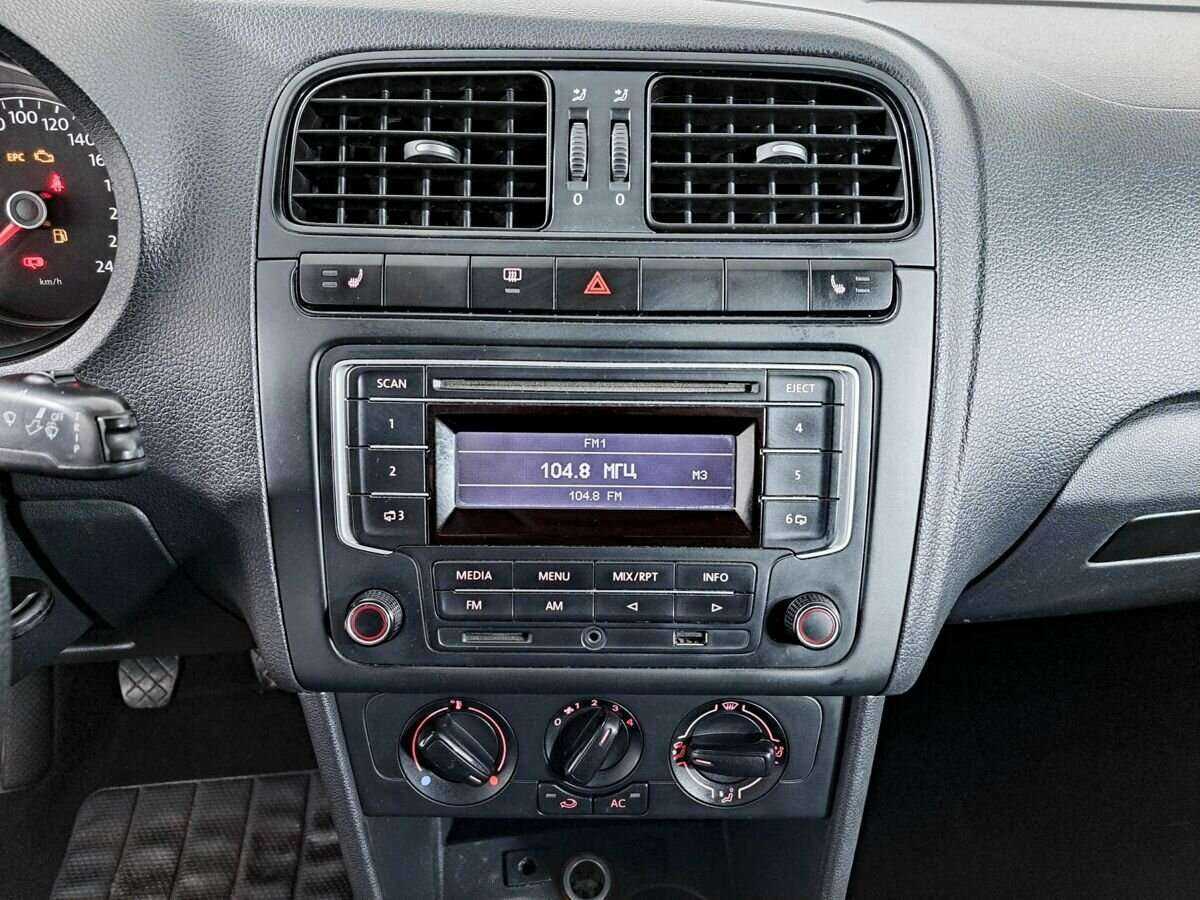 Volkswagen Polo с пробегом — 2014 год. Фото: #12