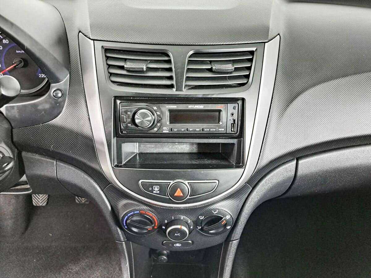 Hyundai Solaris с пробегом — 2014 год. Фото: #12