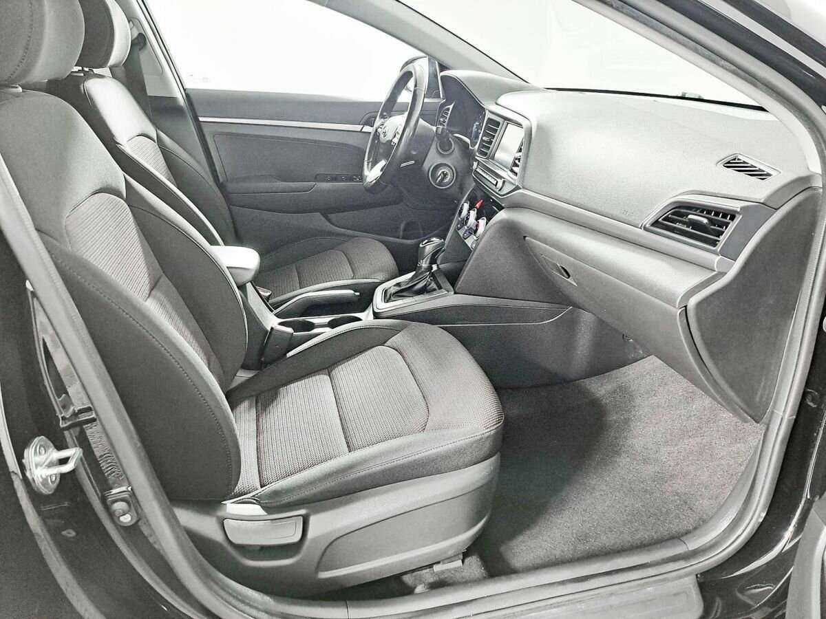 Hyundai Elantra с пробегом — 2019 год. Фото: #7