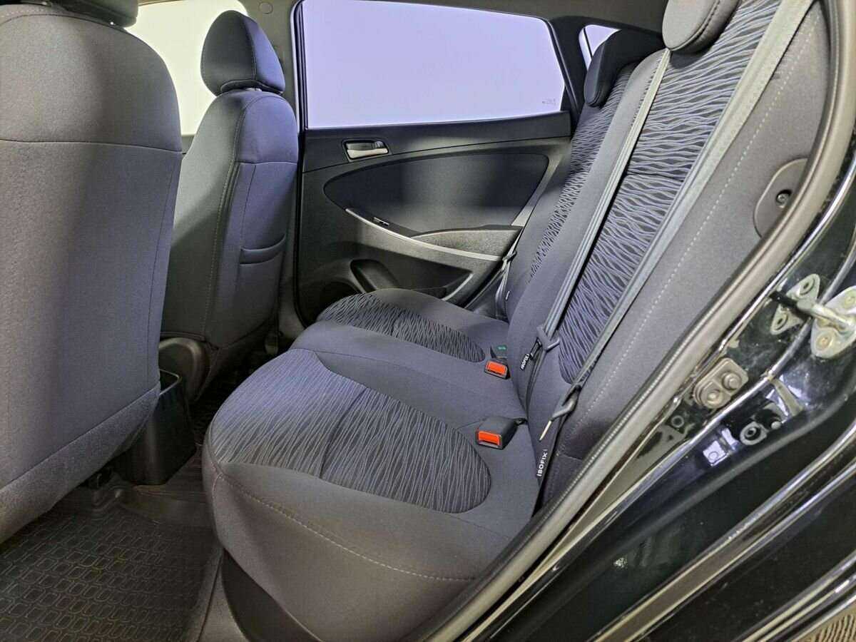 Hyundai Solaris с пробегом — 2015 год. Фото: #9