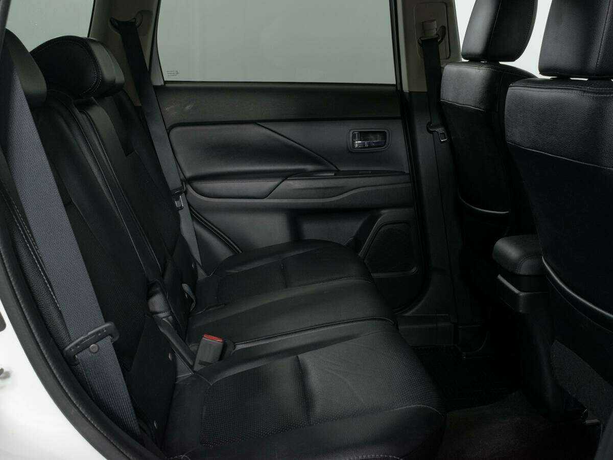 Mitsubishi Outlander с пробегом — 2013 год. Фото: #10