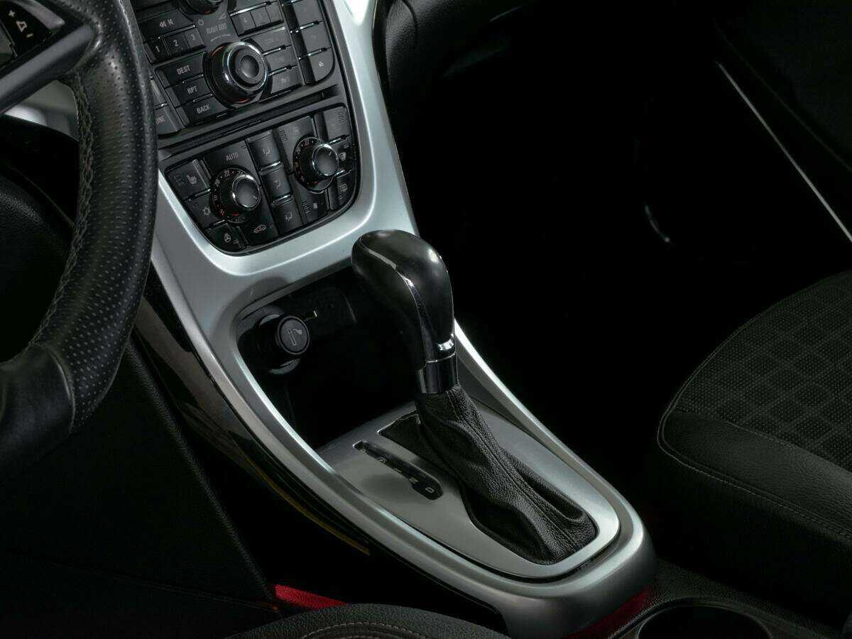 Opel Astra с пробегом — 2013 год. Фото: #14