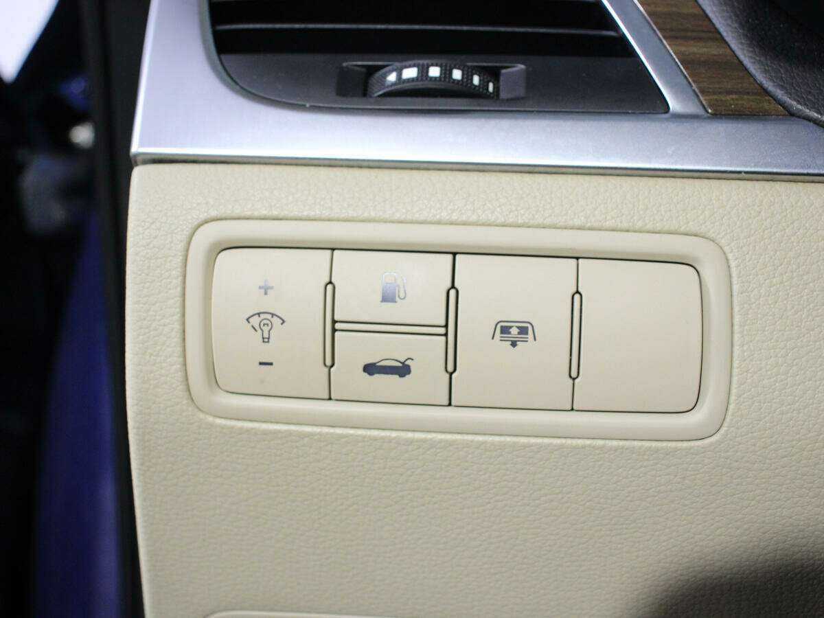 Hyundai Genesis с пробегом — 2015 год. Фото: #15