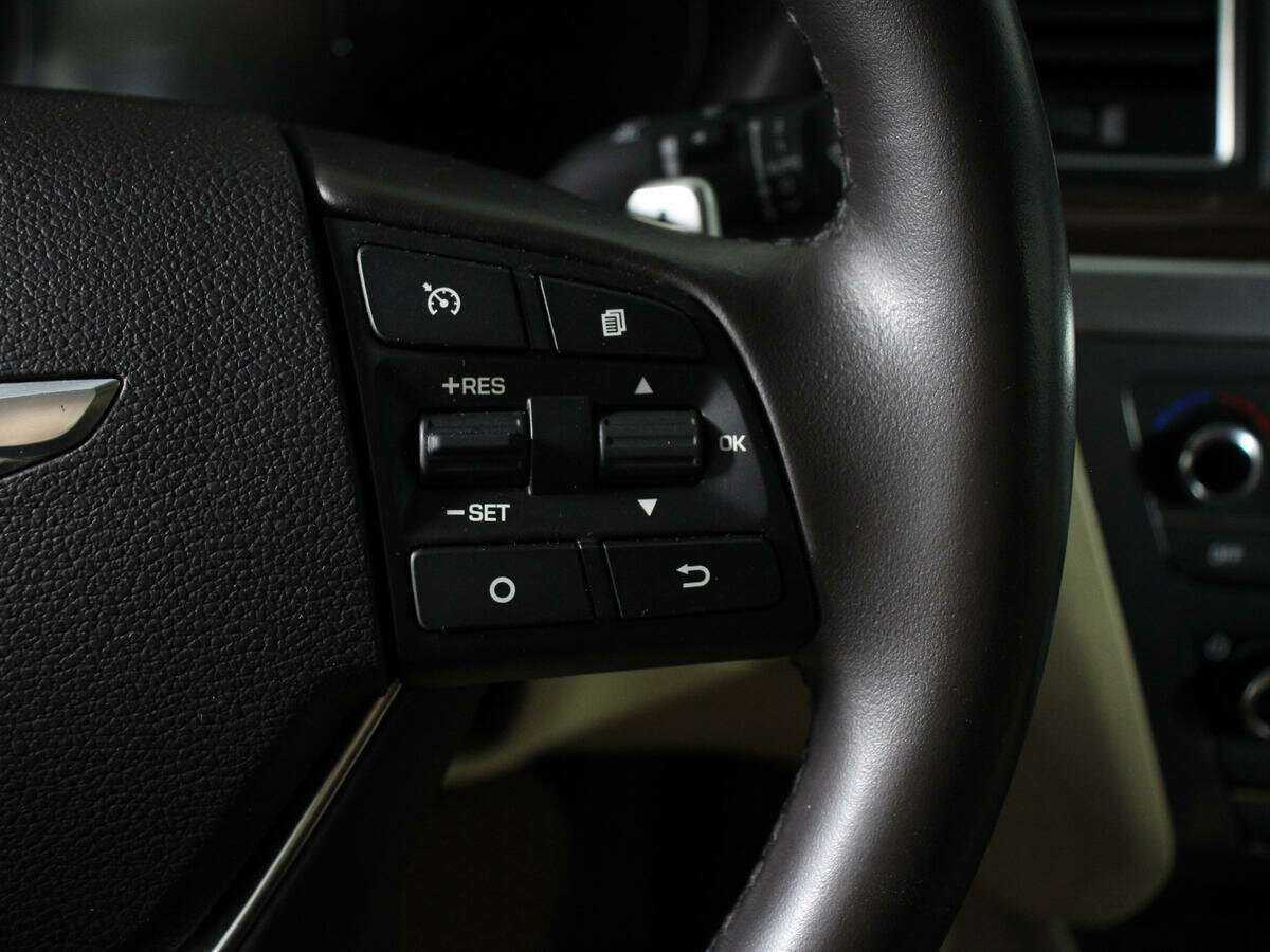 Hyundai Genesis с пробегом — 2015 год. Фото: #16