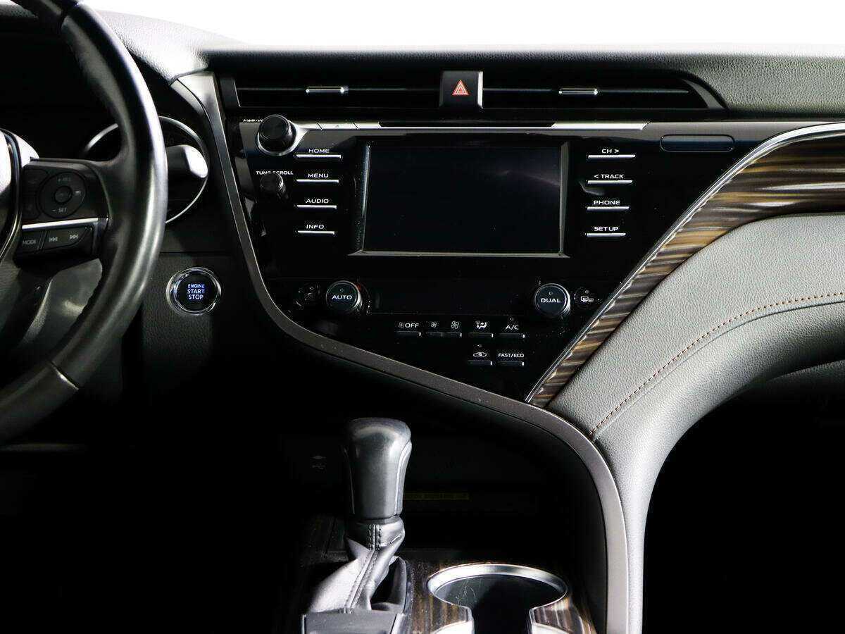 Toyota Camry с пробегом — 2018 год. Фото: #12