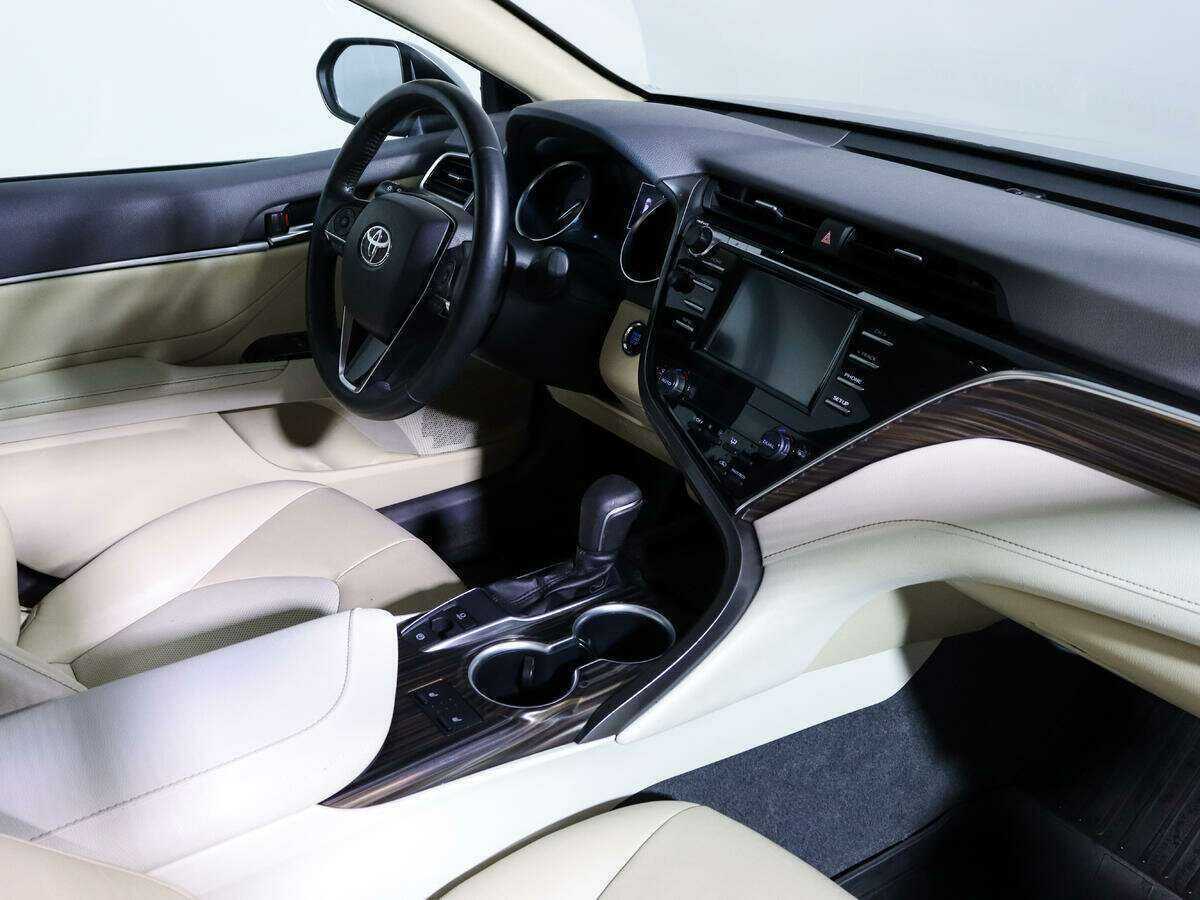 Toyota Camry с пробегом — 2020 год. Фото: #5