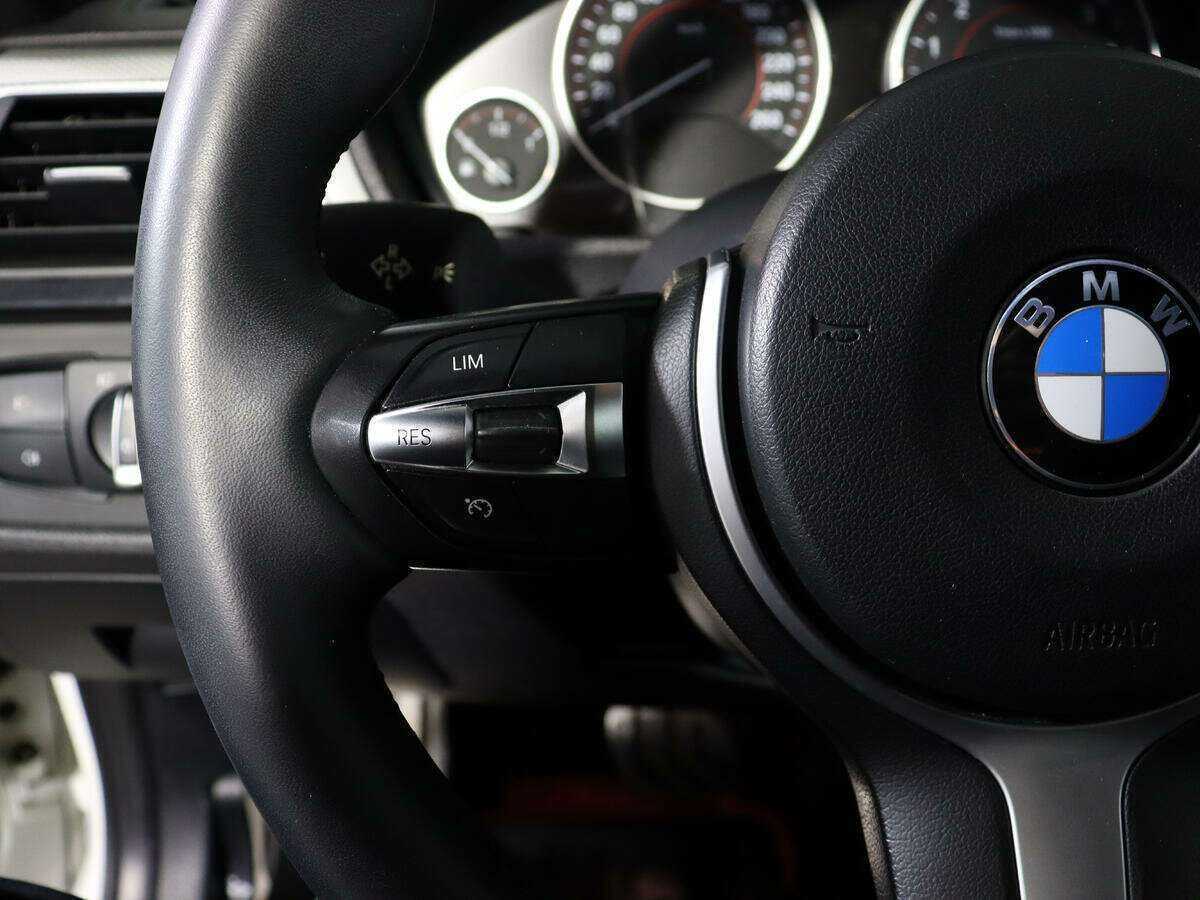 BMW 3 серии с пробегом — 2016 год. Фото: #18