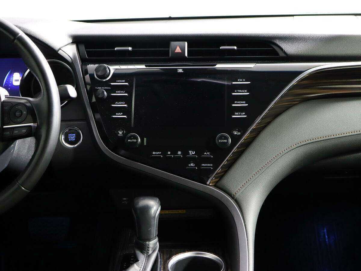 Toyota Camry с пробегом — 2018 год. Фото: #10