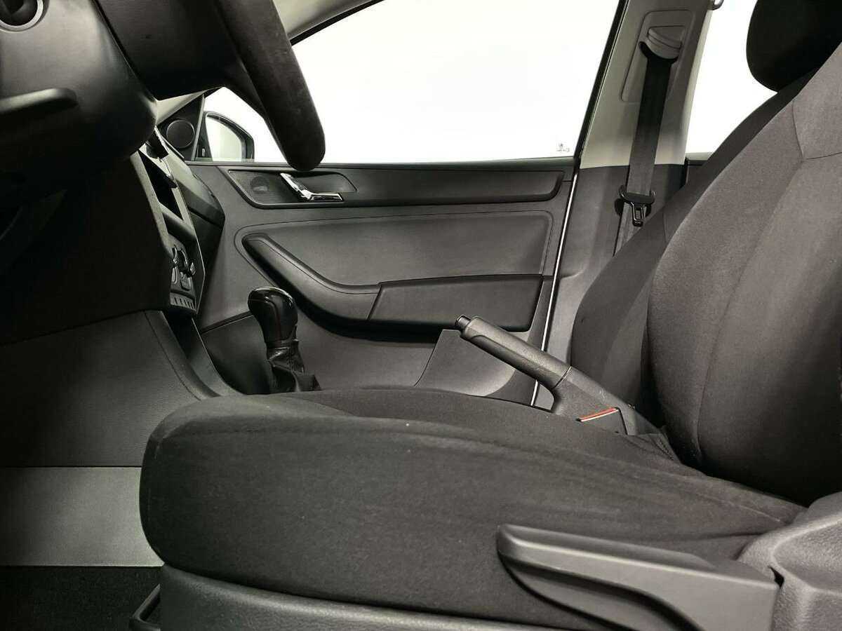 Skoda Rapid с пробегом — 2016 год. Фото: #8