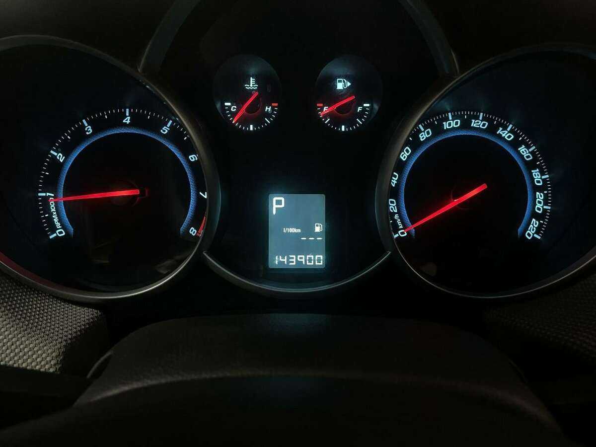 Chevrolet Cruze с пробегом — 2012 год. Фото: #9