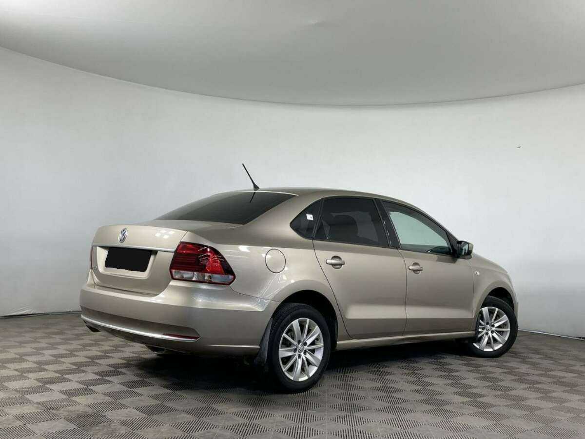 Volkswagen Polo с пробегом — 2015 год. Фото: #4