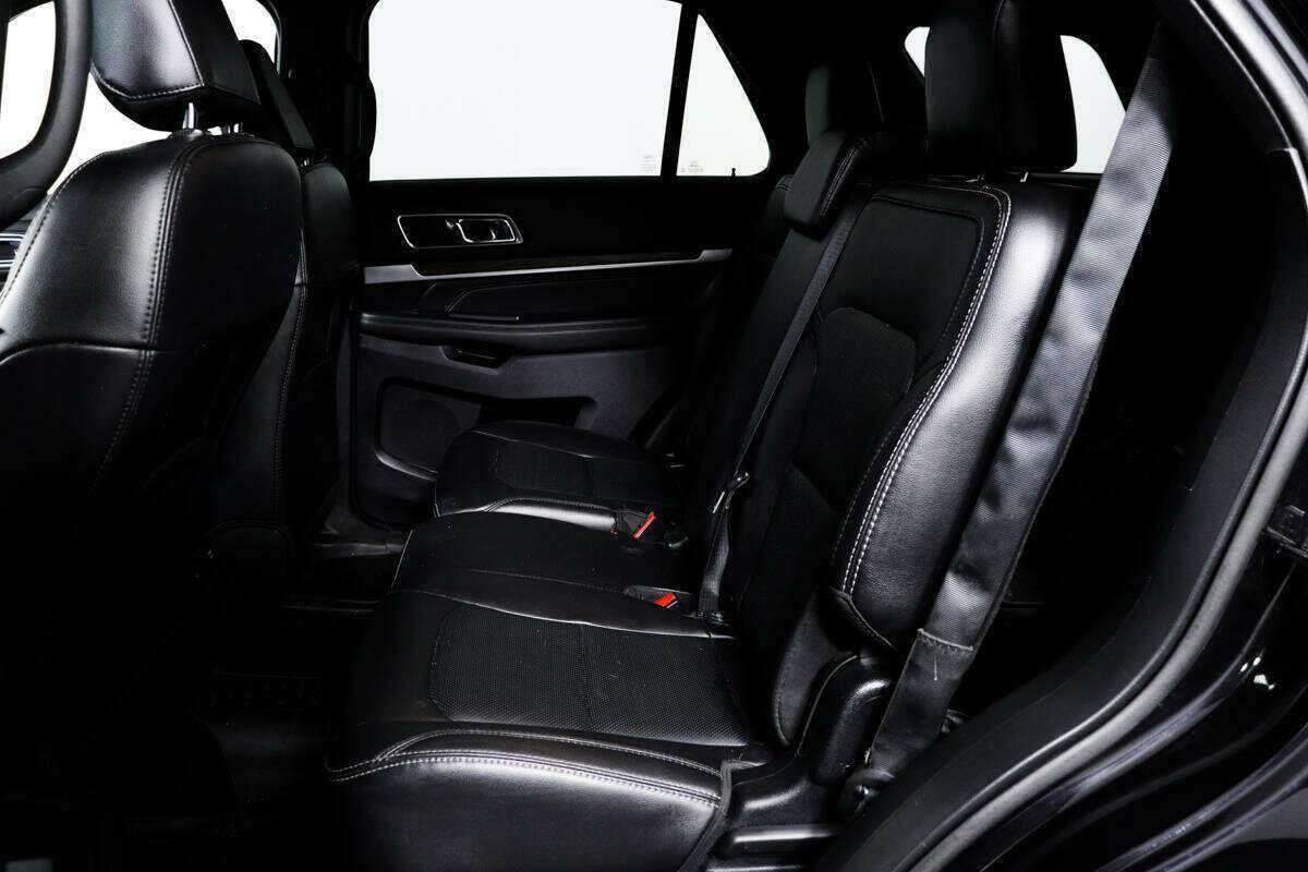 Ford Explorer с пробегом — 2018 год. Фото: #11