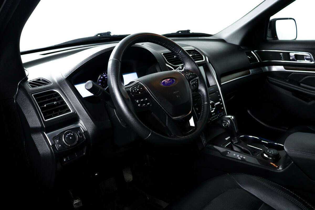 Ford Explorer с пробегом — 2018 год. Фото: #12