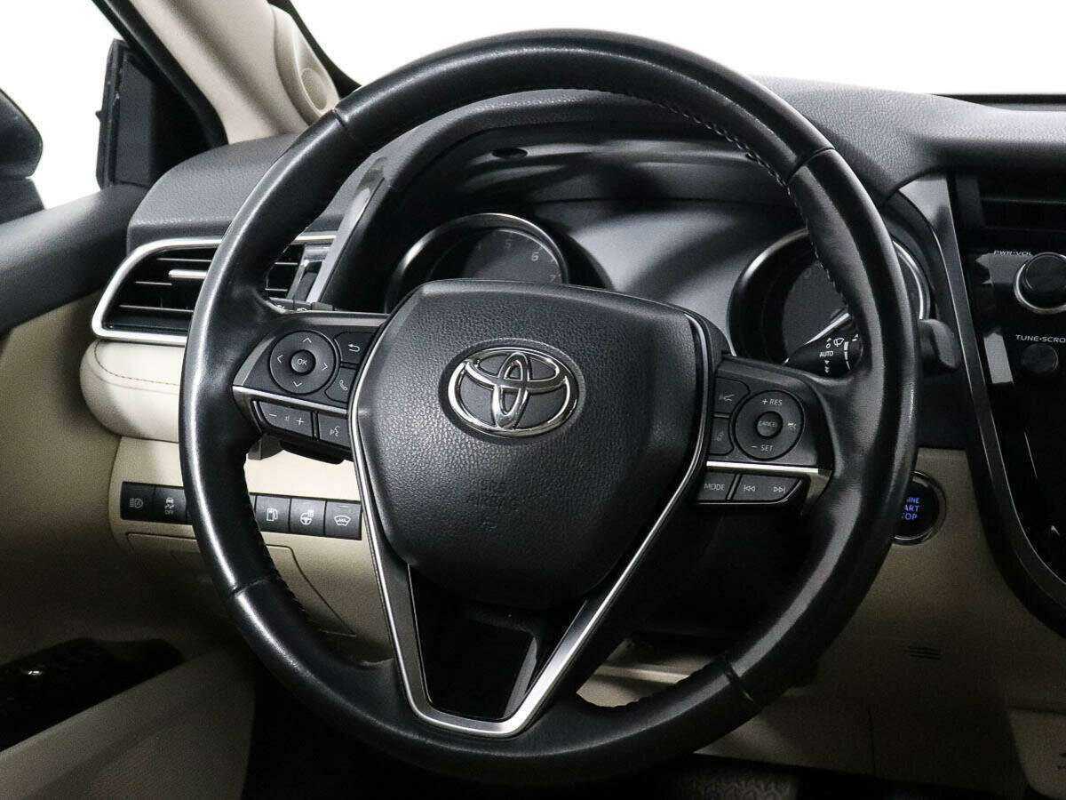 Toyota Camry с пробегом — 2018 год. Фото: #11