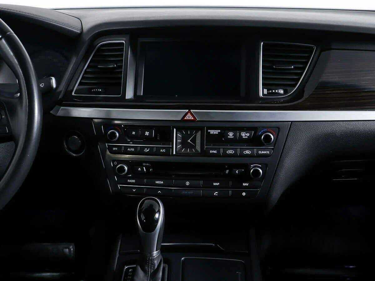 Hyundai Genesis с пробегом — 2014 год. Фото: #11