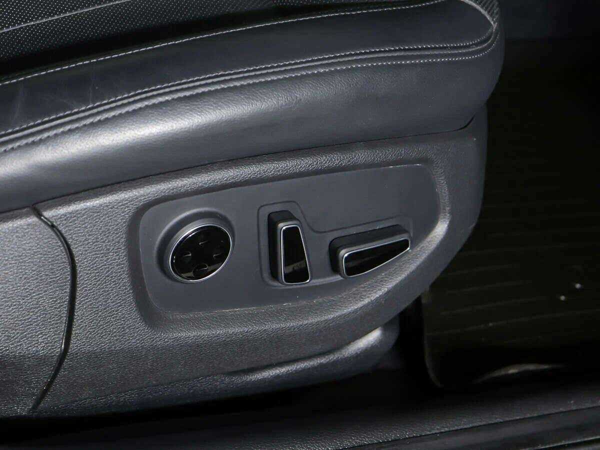 Hyundai Genesis с пробегом — 2014 год. Фото: #18