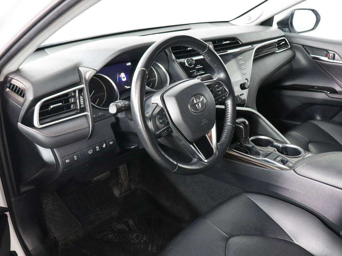 Toyota Camry с пробегом — 2020 год. Фото: #7