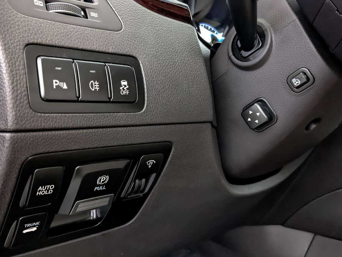 Hyundai Equus с пробегом — 2012 год. Фото: #24