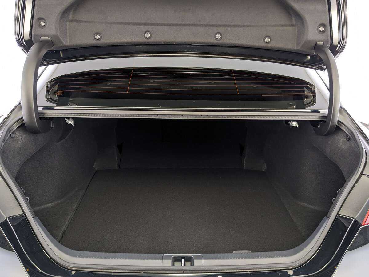 Toyota Camry с пробегом — 2021 год. Фото: #9