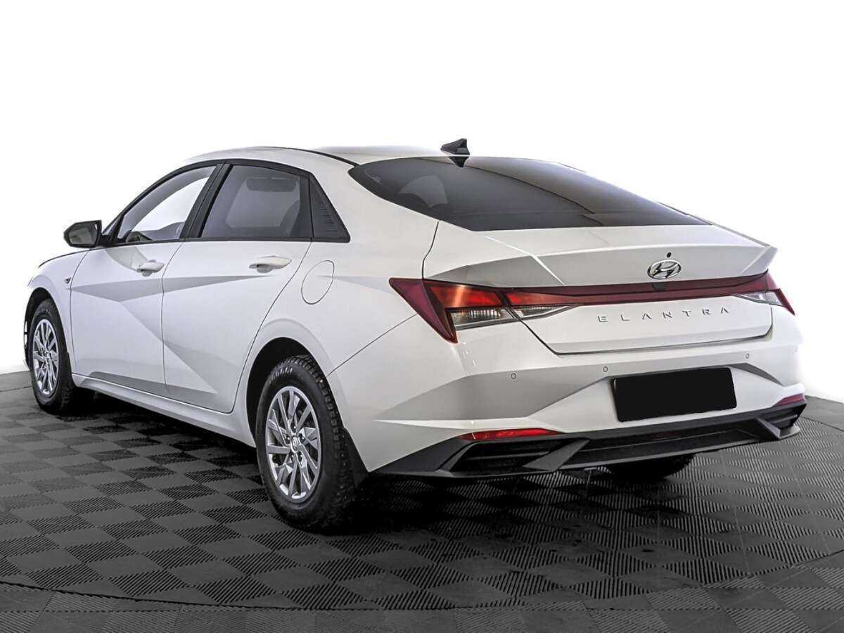 Hyundai Elantra с пробегом — 2022 год. Фото: #6