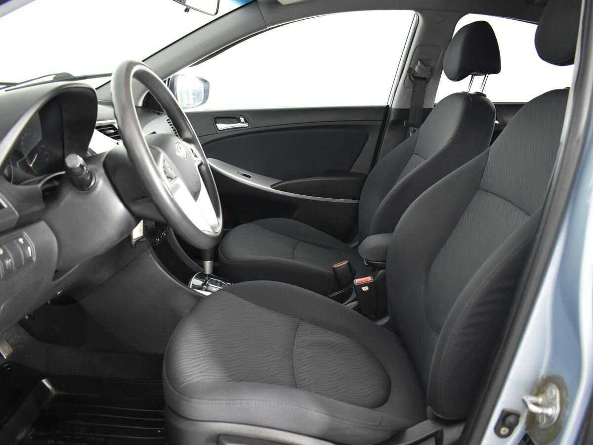 Hyundai Solaris с пробегом — 2012 год. Фото: #7